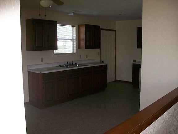 KITCHEN/ DINING AREA