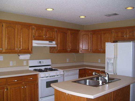 3rd image of 171 Garden Terrace Dr