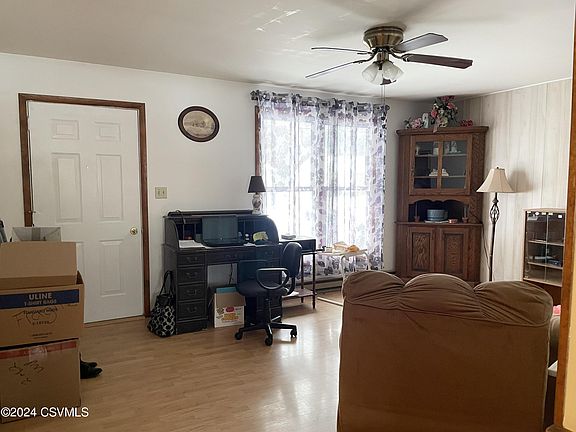 5th image of 42 Spottswood Dr
