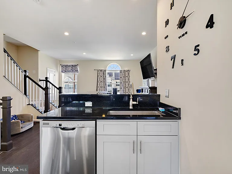 741 Maury Ave — Photo 15
