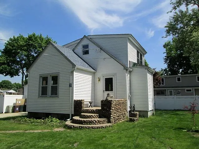 7 Lee St — Photo 1