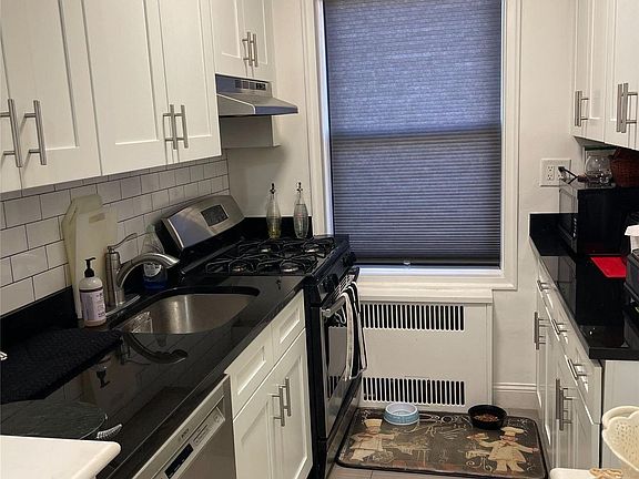 4th image of 2 Herrick Dr APT 3K