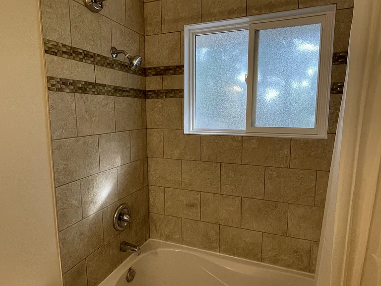37 E Rutherford Dr #MAIN FLOOR — Photo 15
