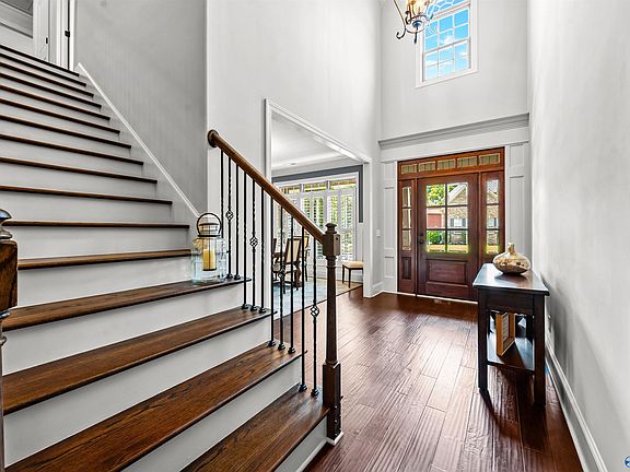 4th image of 178 Rainbow Glen Cir