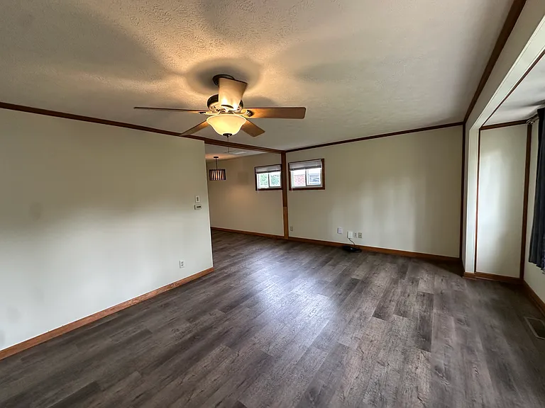 2537 Lafayette Dr — Photo 9