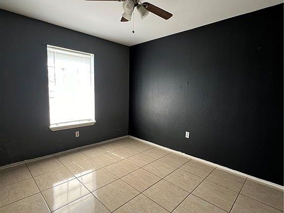 4th image of 2300 N 32nd St #6