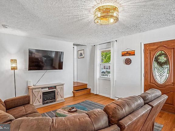 2nd image of 1217 Pine Ave