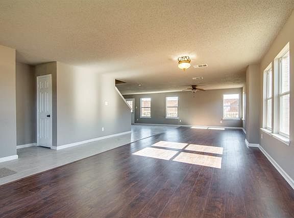 5th image of 2724 Sierra Springs Dr