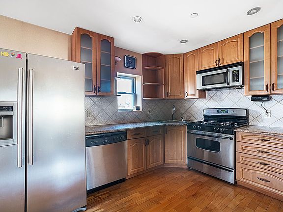 5th image of 2560 Stillwell Ave APT 2B