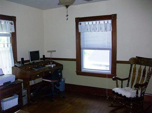 2nd image of 25 Holmes St