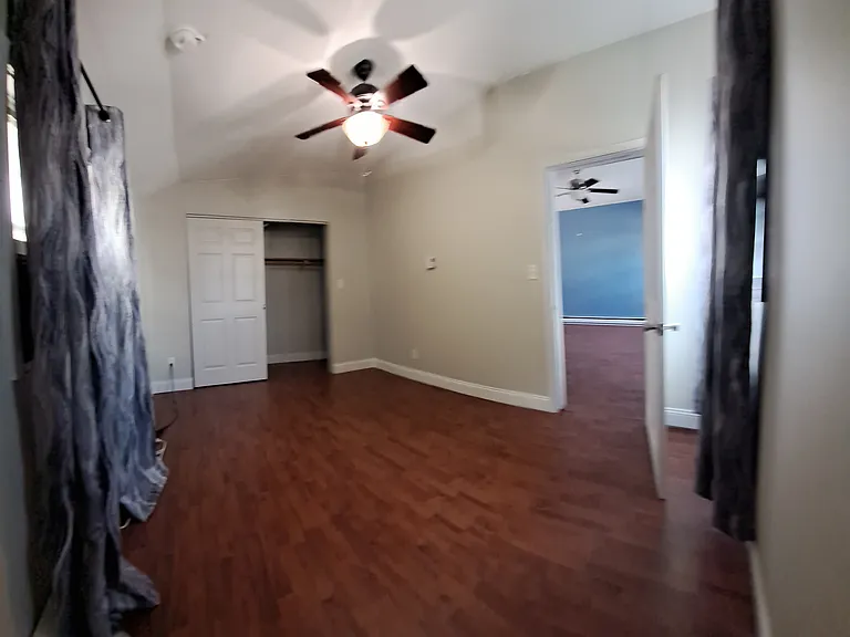 718 Center St — Photo 8