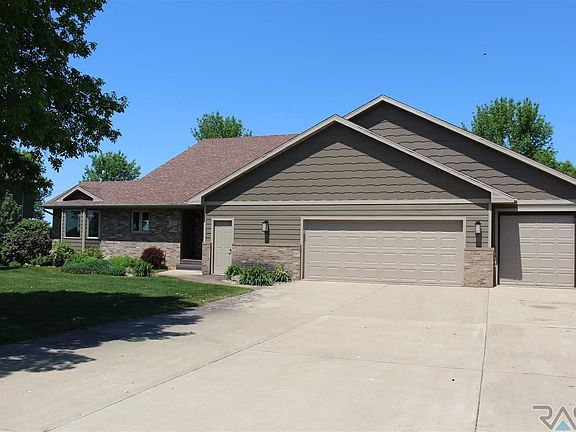 3rd image of 128 Woodland Dr