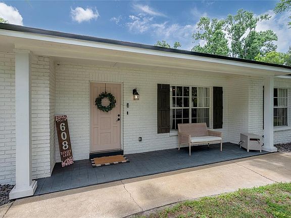 3rd image of 608 Sunset Ln