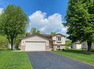 2222 Kessler Ln, Chaska, MN 55318