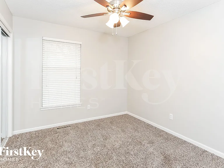 308 Oak St W — Photo 15