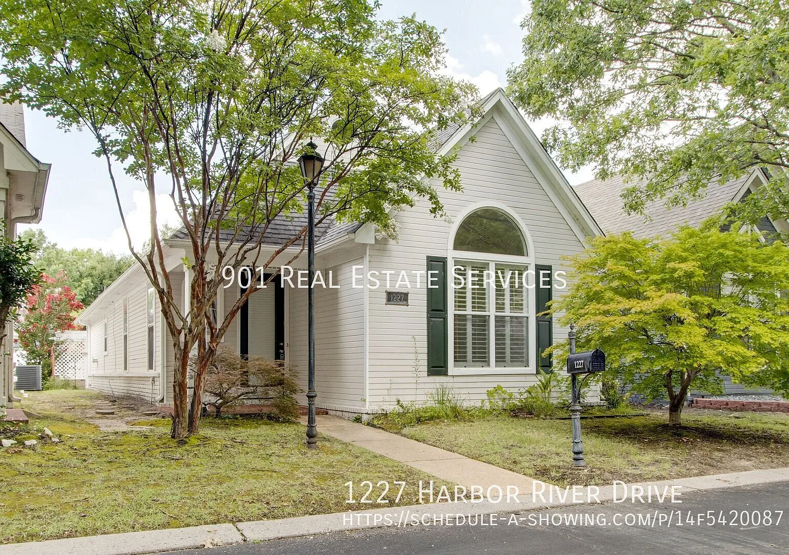 Charming One-Level Home on Mud Island — Photo 2