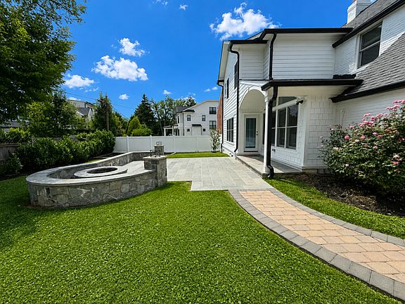 Beautiful patio with a built in firepit