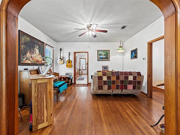 2nd image of 4628 Avenue N 1/2