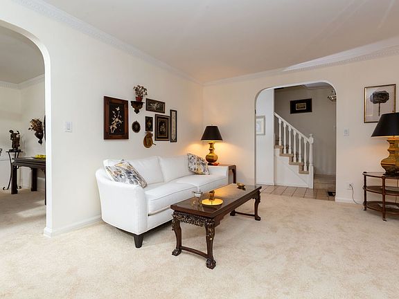 4th image of 8132 188th St