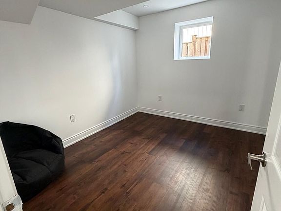 5th image of 28 Meadowglen Blvd
