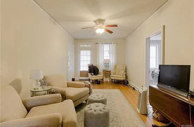 2 bed, 900 sqft, $1,833 — Photo 3