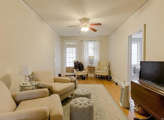 3rd image of 3337 W Grace St APT 4