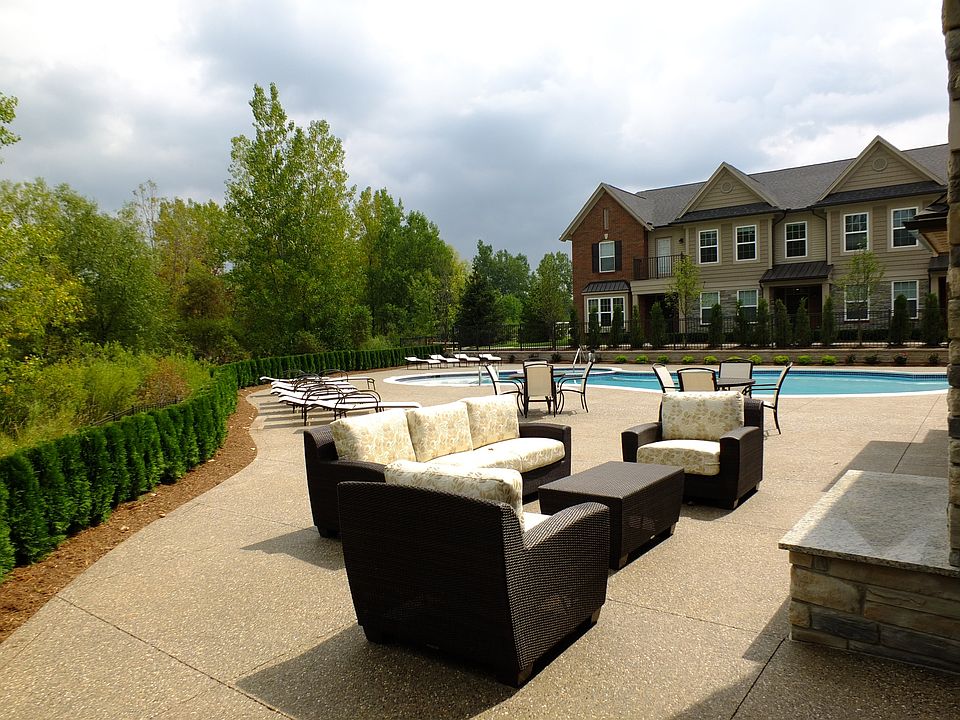 Three bedroom townhome near Auburn Hills
