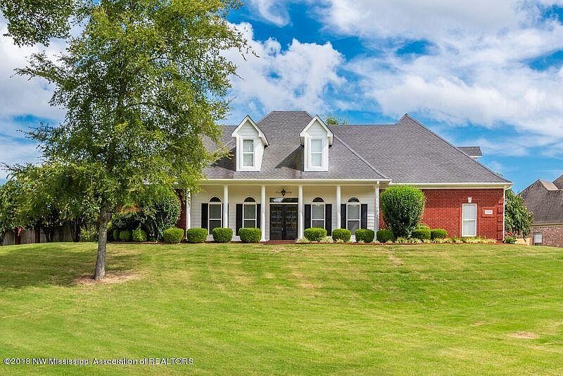 1st image of 3848 Woodcrest Dr