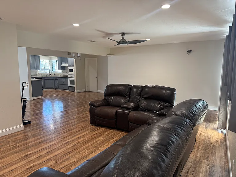 MAIN LIVING ROOM