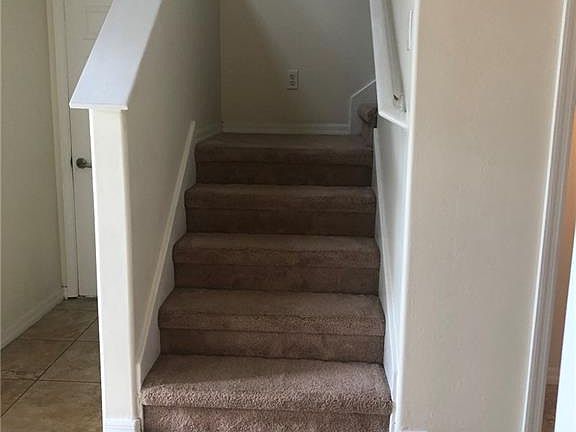 3rd image of 717 Bedford Dr