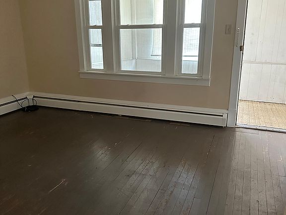 2nd image of 167 Price St #1/2