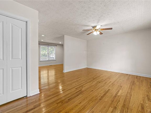 5th image of 107 White Pine Dr