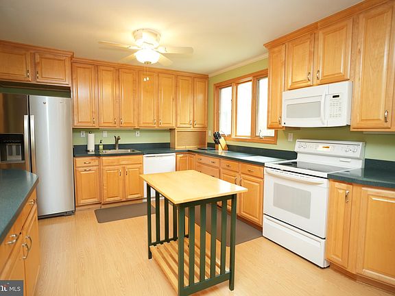 4th image of 39637 Walnut Cir