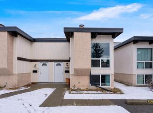 120 Oaktree Ln SW, Calgary, AB T2V4E4