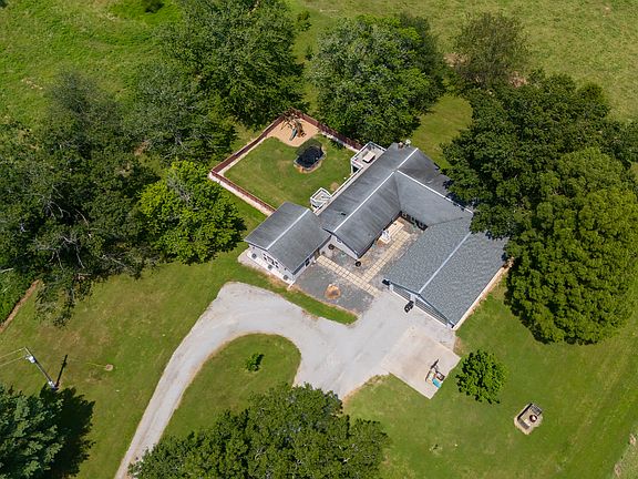 4th image of 2930 Campground Rd