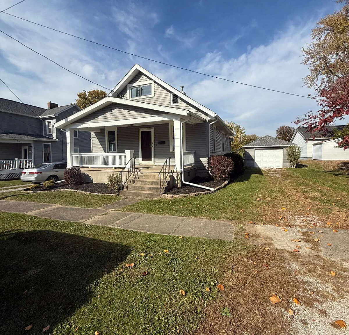 3 bed, 1.0 bath, 1248 sqft, $1,350 — Photo 1