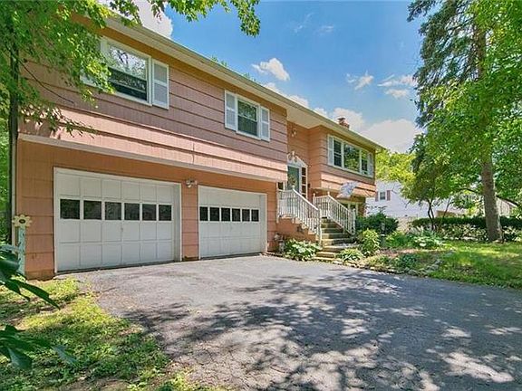 3rd image of 70 Freedman Ave
