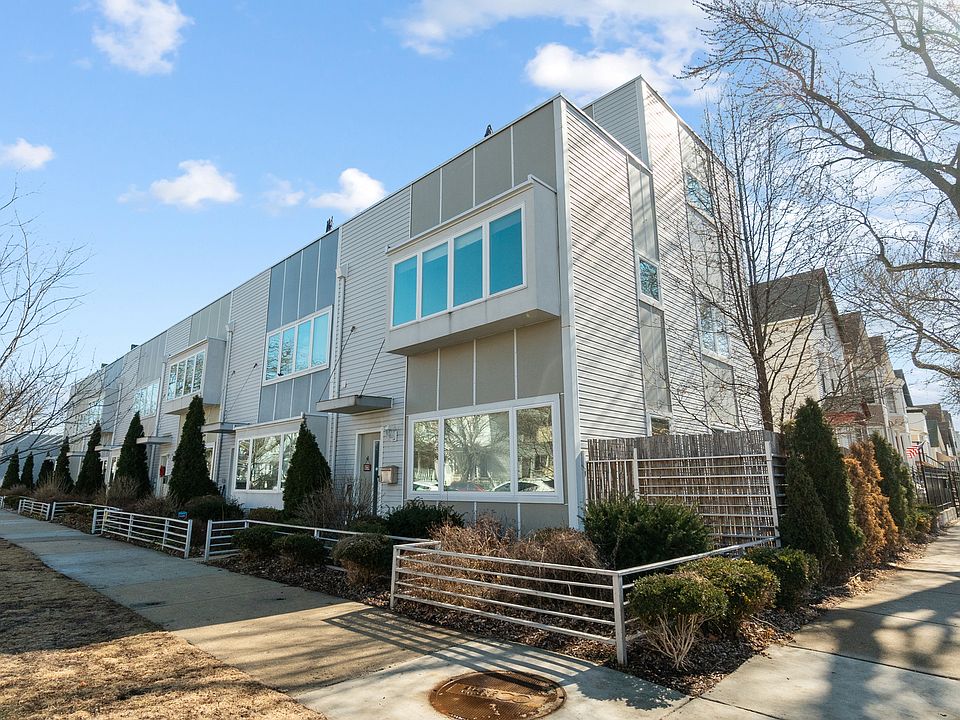 1st image of 3575 W Wabansia Ave