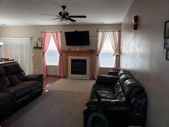 2nd image of 3927 Blackstone Dr