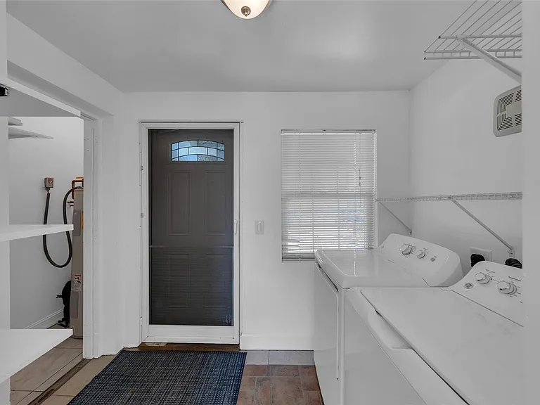 1906 NW 45th Ct — Photo 13