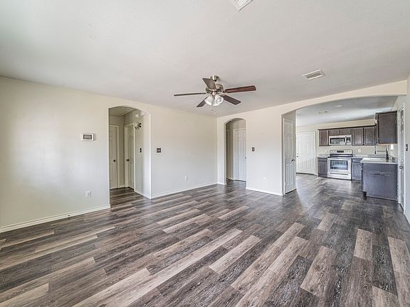 3rd image of 813 Jones St