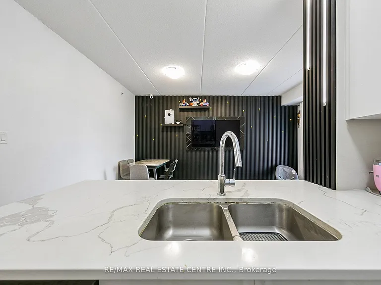 610 Farmstead Dr #102 — Photo 15
