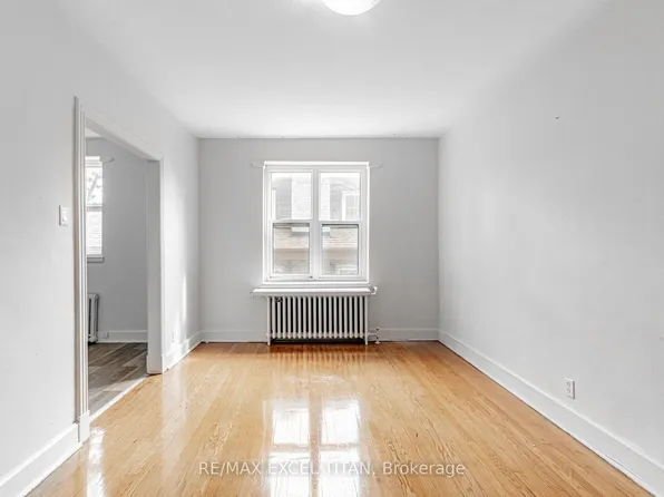 1 Mallory Gdns #34, Toronto, ON M4V 2A6