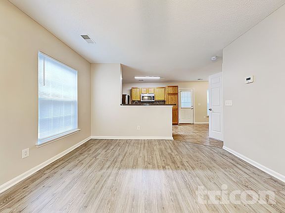 3rd image of 76 Springway Dr