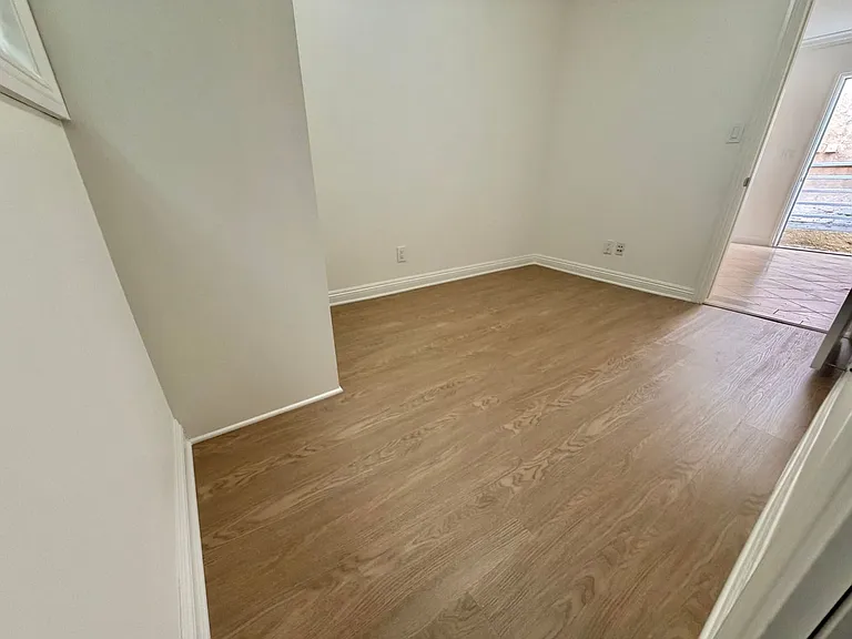 208 Seaview St — Photo 17