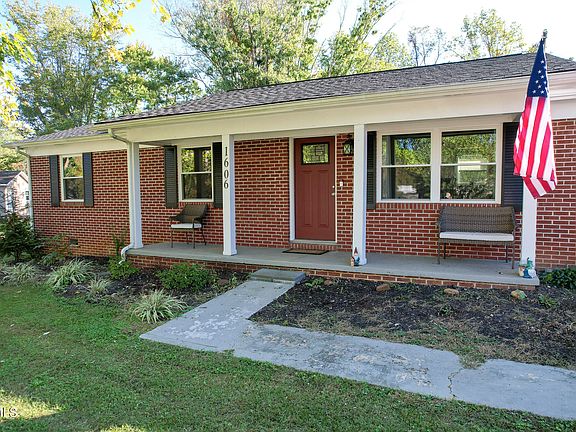 3rd image of 1606 Kennedy Cir
