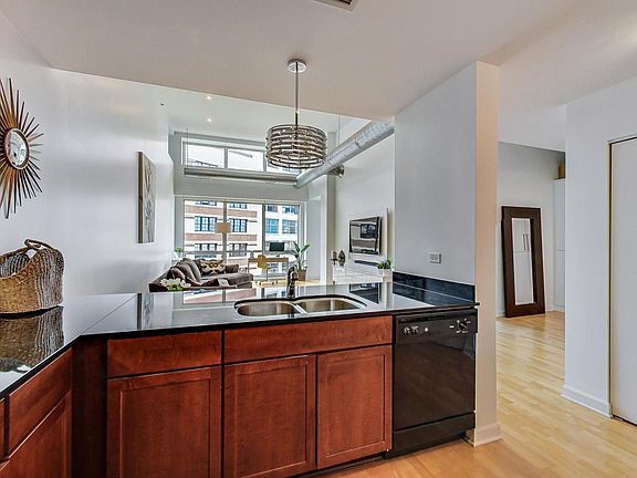5th image of 845 N Kingsbury St Unit 705