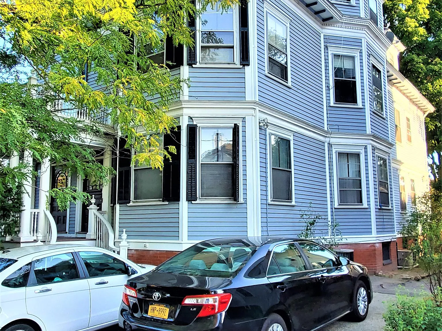 4 bed, 1900 sqft, $4,100 — Photo 2