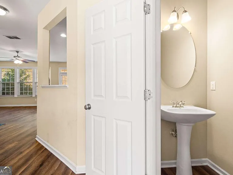 3323 Castleberry Village Cir — Photo 2