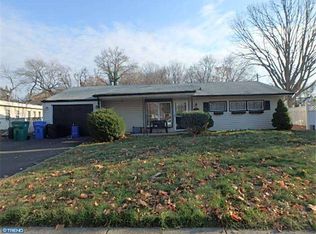92 Violetwood Dr, Levittown, PA 19057